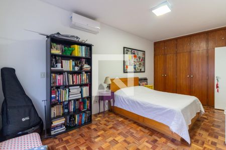 Casa à venda com 390m², 4 quartos e 4 vagas Casa à venda com 390m², 4 quartos e 4 vagasQuarto 1