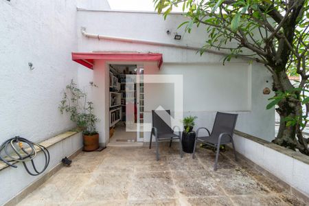 Casa à venda com 390m², 4 quartos e 4 vagas Casa à venda com 390m², 4 quartos e 4 vagasVaranda do Escritório