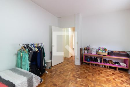 Casa à venda com 390m², 4 quartos e 4 vagas Casa à venda com 390m², 4 quartos e 4 vagasQuarto 2