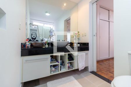 Casa à venda com 390m², 4 quartos e 4 vagas Casa à venda com 390m², 4 quartos e 4 vagasBanheiro da Suíte 1