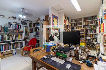 Escritório de casa à venda com 4 quartos, 390m² em Jardim das Bandeiras, São Paulo