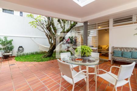 Quintal de casa à venda com 4 quartos, 390m² em Jardim das Bandeiras, São Paulo