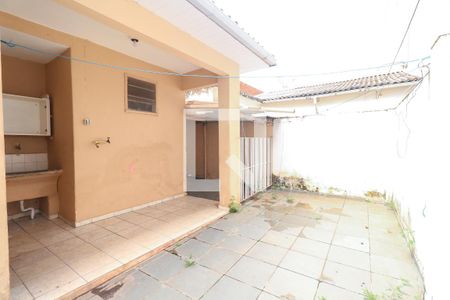 Casa à venda com 40m², 1 quarto e 3 vagas Casa à venda com 40m², 1 quarto e 3 vagasQuintal/Área de Serviço/Garagem
