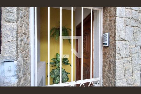 Casa à venda com 104m², 2 quartos e 1 vaga Casa à venda com 104m², 2 quartos e 1 vagaFachada