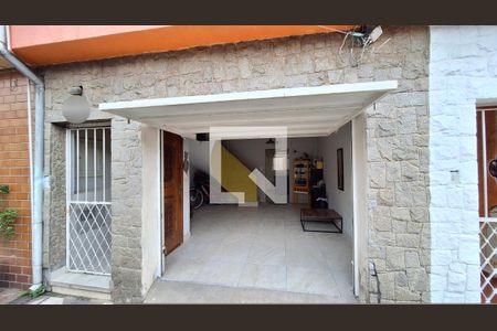Casa à venda com 104m², 2 quartos e 1 vaga Casa à venda com 104m², 2 quartos e 1 vagaFachada