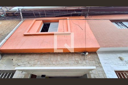 Casa à venda com 104m², 2 quartos e 1 vaga Casa à venda com 104m², 2 quartos e 1 vagaFachada