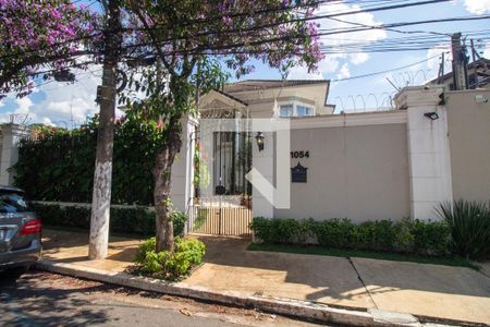 Casa para alugar com 762m², 7 quartos e 4 vagasFachada