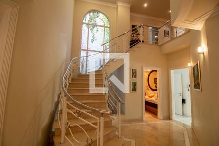 Casa para alugar com 762m², 7 quartos e 4 vagasEscada