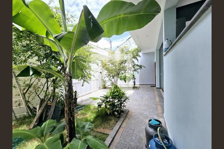 Casa à venda com 270m², 3 quartos e 6 vagasQuintal