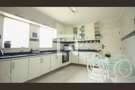 Casa à venda com 300m², 4 quartos e 6 vagasCozinha