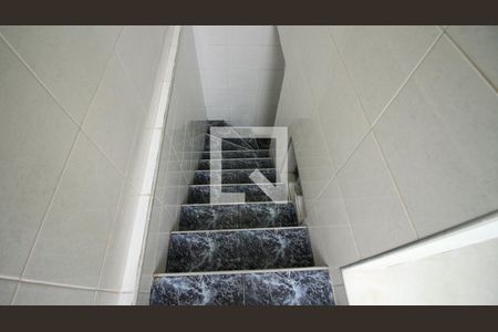 Casa à venda com 300m², 4 quartos e 6 vagasEscada Garagem