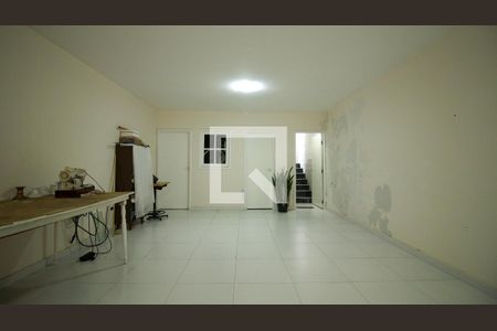 Casa à venda com 300m², 4 quartos e 6 vagasSalão