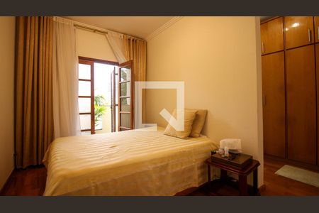 Casa à venda com 300m², 4 quartos e 6 vagasQuarto Suíte