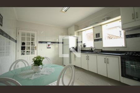 Casa à venda com 300m², 4 quartos e 6 vagasCozinha