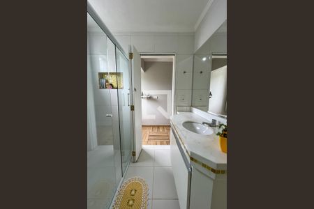 Casa à venda com 142m², 3 quartos e 4 vagas Casa à venda com 142m², 3 quartos e 4 vagasBanheiro da Suíte