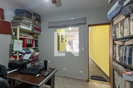 Casa à venda com 142m², 3 quartos e 4 vagas Casa à venda com 142m², 3 quartos e 4 vagasEscritório