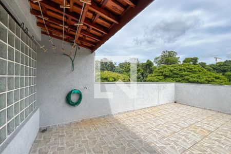 Casa à venda com 142m², 3 quartos e 4 vagas Casa à venda com 142m², 3 quartos e 4 vagasQuintal