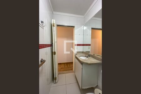 Casa à venda com 142m², 3 quartos e 4 vagas Casa à venda com 142m², 3 quartos e 4 vagasBanheiro Corredor