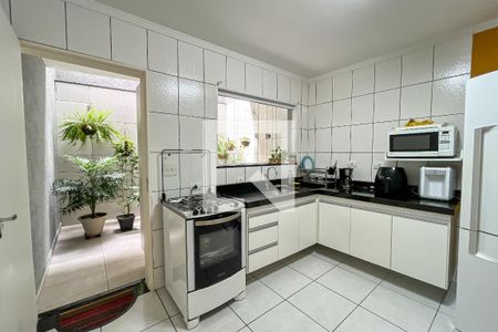Casa à venda com 142m², 3 quartos e 4 vagas Casa à venda com 142m², 3 quartos e 4 vagasCozinha