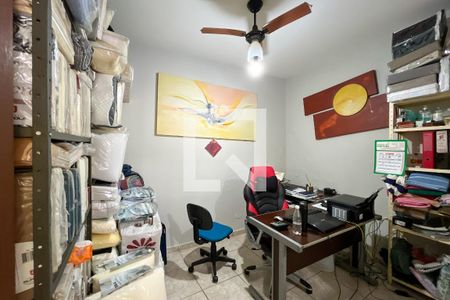 Casa à venda com 142m², 3 quartos e 4 vagas Casa à venda com 142m², 3 quartos e 4 vagasEscritório