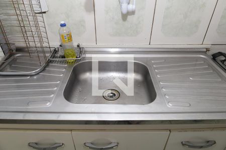 Cozinha de apartamento para alugar com 2 quartos, 50m² em Conjunto Residencial José Bonifácio, São Paulo