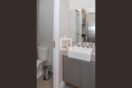 Banheiro de kitnet/studio para alugar com 1 quarto, 23m² em Perdizes, São Paulo