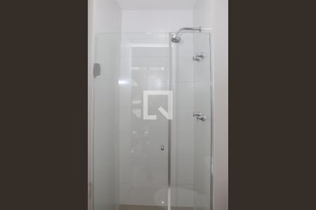 Banheiro de kitnet/studio para alugar com 1 quarto, 23m² em Perdizes, São Paulo