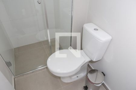 Banheiro de kitnet/studio para alugar com 1 quarto, 23m² em Perdizes, São Paulo