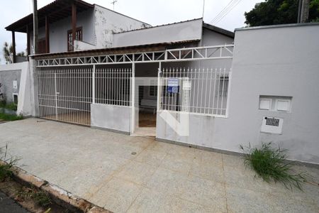 Casa à venda com 280m², 2 quartos e 2 vagasFachada