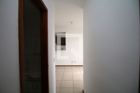 Sala - Corredor de apartamento para alugar com 2 quartos, 45m² em Irajá, Rio de Janeiro
