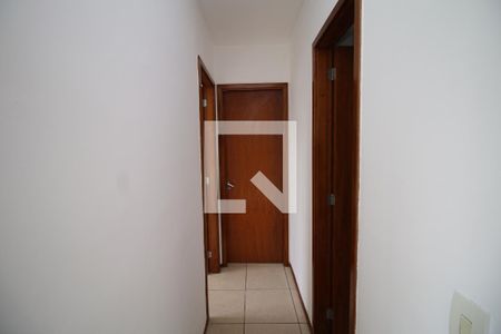 Sala - Corredor de apartamento para alugar com 2 quartos, 45m² em Irajá, Rio de Janeiro