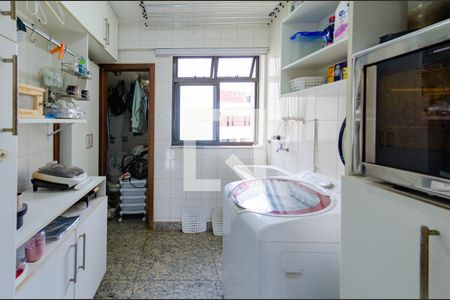 Apartamento à venda com 90m², 3 quartos e 2 vagas Apartamento à venda com 90m², 3 quartos e 2 vagasÁrea de serviço