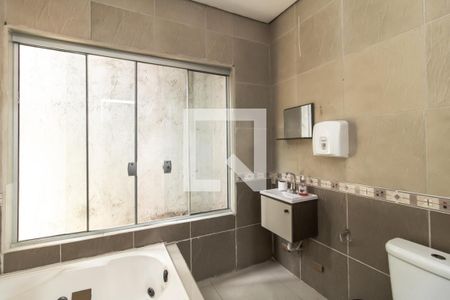 Banheiro da Suíte de casa de condomínio à venda com 2 quartos, 60m² em Parque Boturussu, São Paulo