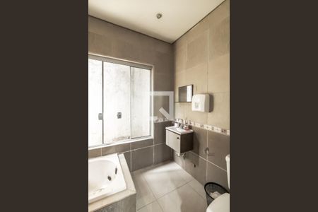 Banheiro da Suíte de casa de condomínio à venda com 2 quartos, 60m² em Parque Boturussu, São Paulo