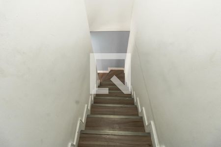 Casa de condomínio à venda com 60m², 2 quartos e 1 vagaEscada