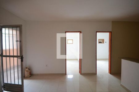 Sala de casa para alugar com 2 quartos, 70m² em Areia Branca, Belford Roxo
