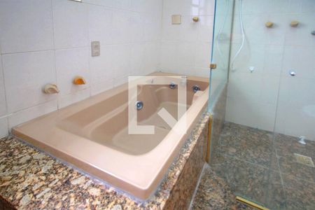 Apartamento à venda com 406m², 4 quartos e 3 vagasBanheiro da Suíte