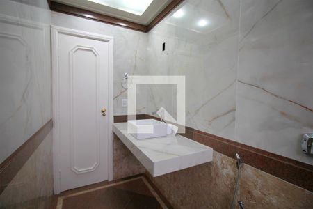 Apartamento à venda com 406m², 4 quartos e 3 vagasBanheiro