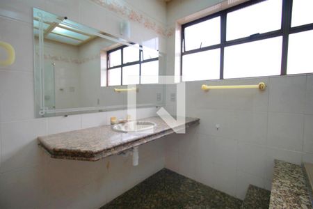 Apartamento à venda com 406m², 4 quartos e 3 vagasBanheiro da Suíte