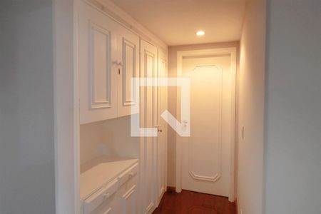 Apartamento à venda com 406m², 4 quartos e 3 vagasRouparia do Corredor