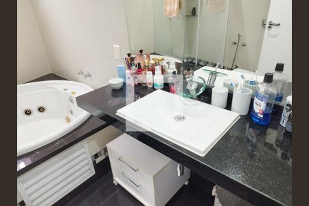 Casa à venda com 215m², 4 quartos e 3 vagasBanheiro do Quarto 1