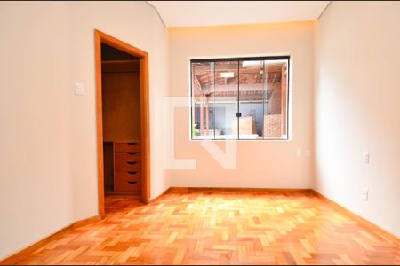 Casa à venda com 282m², 3 quartos e 4 vagasQuarto2/ suite