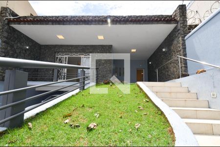Casa à venda com 282m², 3 quartos e 4 vagasEntrada