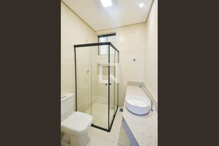 Casa à venda com 282m², 3 quartos e 4 vagasBanheiro suite2