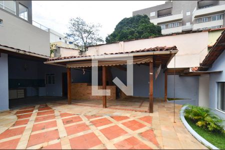 Casa à venda com 282m², 3 quartos e 4 vagasArea churrasqueira
