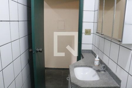 Casa à venda com 405m², 3 quartos e 8 vagasBanheiro 4