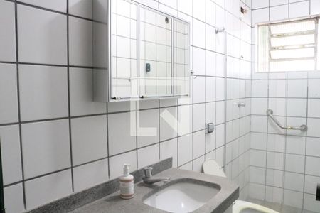 Casa à venda com 405m², 3 quartos e 8 vagasBanheiro 4