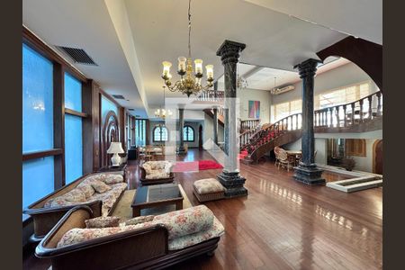 Sala de casa de condomínio à venda com 11 quartos, 2800m² em Barra da Tijuca, Rio de Janeiro