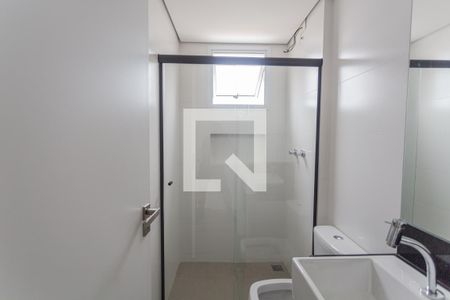 Banheiro da Suíte de apartamento para alugar com 2 quartos, 64m² em Ipiranga, Belo Horizonte