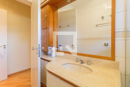 Casa à venda com 248m², 4 quartos e 3 vagas Casa à venda com 248m², 4 quartos e 3 vagasBanheiro da Suíte 2